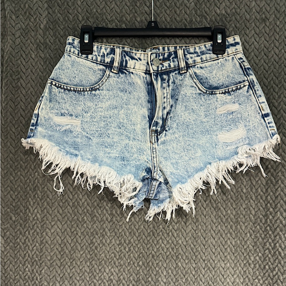 NWOT SHEIN Light Wash Ripped Jean Shorts - Small